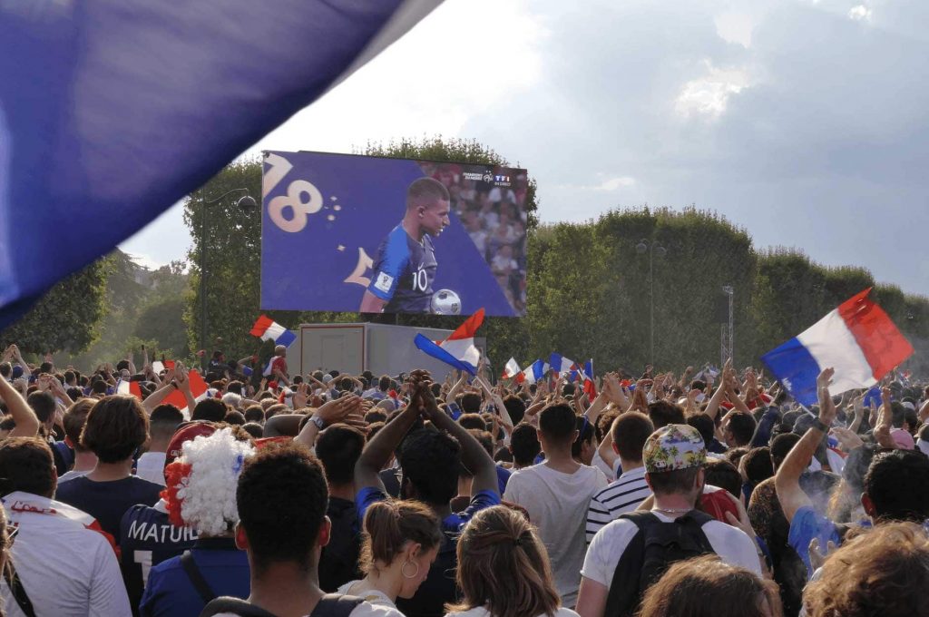 led-leinwand_wm Outdoor-LED-Videowall m Einsatz bei der WM 2018 in Paris.