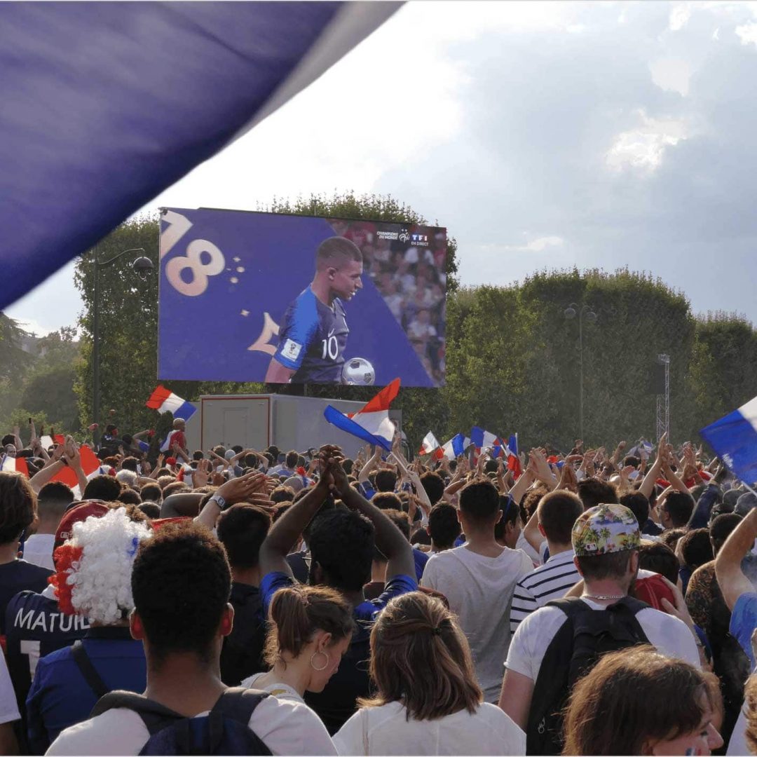 led-leinwand_wm Outdoor-LED-Videowall m Einsatz bei der WM 2018 in Paris.